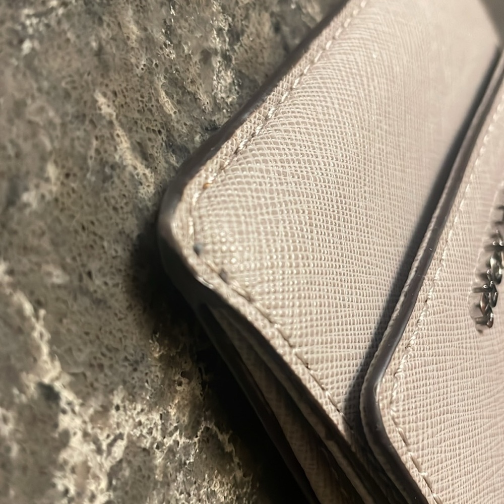 * Michael Kors Compact Wallet - Picture 2 of 13